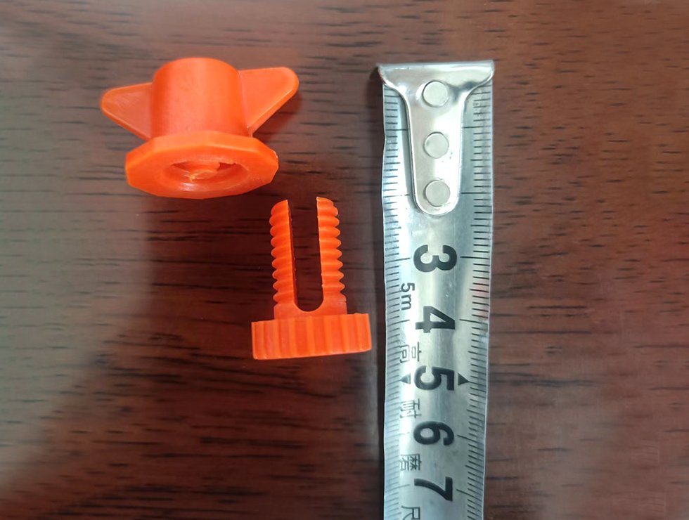 -1_0011_螺丝螺母侧